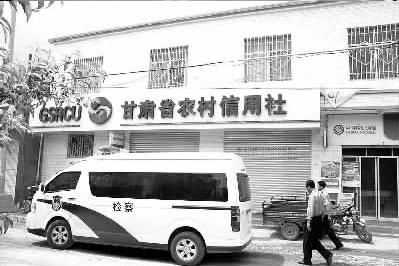 在张秋芸眼里,没有什么钱是不能用的。 在张秋芸眼里,没有什么钱是不能用的。