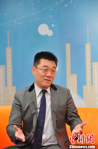 10月17日,中国社会科学院经济与社会建设研究室主任,华图教育集团首席申论研究与培训专家钟君做客<a target='_blank' href='http://www.chinanews.com/' >中新网</a>, 分析解读今年“国考”招考政策的新变化,为广大考生支招报考策略。<a target='_blank' href='http://www.chinanews.com/' >中新网</a>记者 张龙云 摄 10月17日,中国社会科学院经济与社会建设研究室主任,华图教育集团首席申论研究与培训专家钟君做客<a target='_blank' href='http://www.chinanews.com/' >中新网</a>, 分析解读今年“国考”招考政策的新变化,为广大考生支招报考策略。<a target='_blank' href='http://www.chinanews.com/' >中新网</a>记者 张龙云 摄