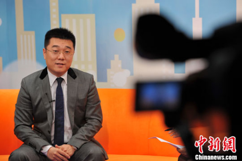 10月17日,中国社会科学院经济与社会建设研究室主任,华图教育集团首席申论研究与培训专家钟君做客<a target='_blank' href='http://www.chinanews.com/' >中新网</a>, 分析解读今年“国考”招考政策的新变化,为广大考生支招报考策略。<a target='_blank' href='http://www.chinanews.com/' >中新网</a>记者 张龙云 摄 10月17日,中国社会科学院经济与社会建设研究室主任,华图教育集团首席申论研究与培训专家钟君做客<a target='_blank' href='http://www.chinanews.com/' >中新网</a>, 分析解读今年“国考”招考政策的新变化,为广大考生支招报考策略。<a target='_blank' href='http://www.chinanews.com/' >中新网</a>记者 张龙云 摄