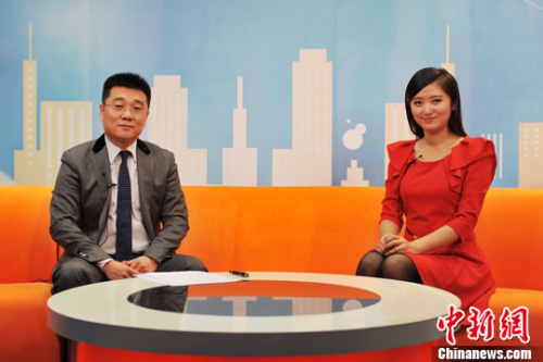 10月17日,中国社会科学院经济与社会建设研究室主任,华图教育集团首席申论研究与培训专家钟君做客<a target='_blank' href='http://www.chinanews.com/' >中新网</a>, 分析解读今年“国考”招考政策的新变化,为广大考生支招报考策略。<a target='_blank' href='http://www.chinanews.com/' >中新网</a>记者 张龙云 摄 10月17日,中国社会科学院经济与社会建设研究室主任,华图教育集团首席申论研究与培训专家钟君做客<a target='_blank' href='http://www.chinanews.com/' >中新网</a>, 分析解读今年“国考”招考政策的新变化,为广大考生支招报考策略。<a target='_blank' href='http://www.chinanews.com/' >中新网</a>记者 张龙云 摄