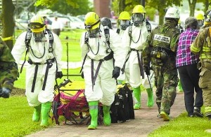 　　美国化学部队举行反恐演习。