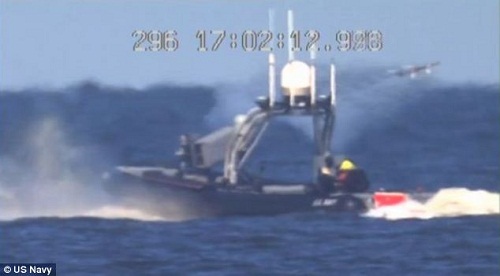 美国海军表示,此次测试在无人驾驶武器装备的发展方面向前迈进了重要一步。 美国海军表示,此次测试在无人驾驶武器装备的发展方面向前迈进了重要一步。