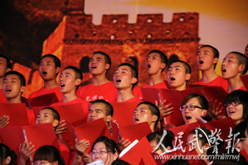 唱响红色旋律。图片来源:人民武警报 唱响红色旋律。图片来源:人民武警报
