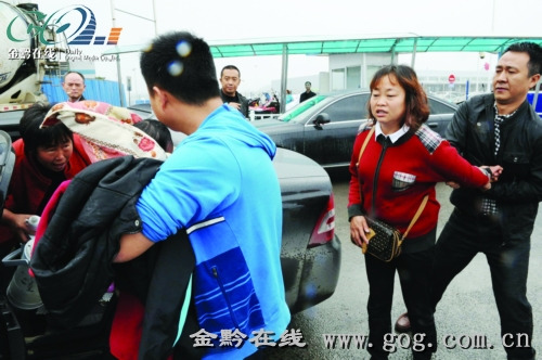 3名犯罪嫌疑人被抓获。 3名犯罪嫌疑人被抓获。