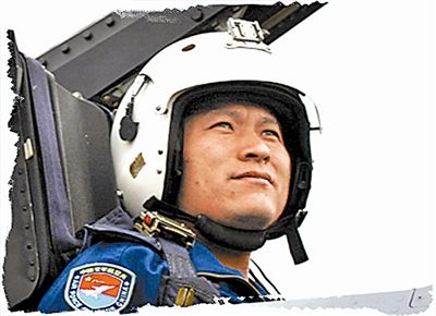 十八大即将召开的喜讯,犹如催征的号角,激励我努力掌握新机空战技能,守护好祖国领空。 十八大即将召开的喜讯,犹如催征的号角,激励我努力掌握新机空战技能,守护好祖国领空。