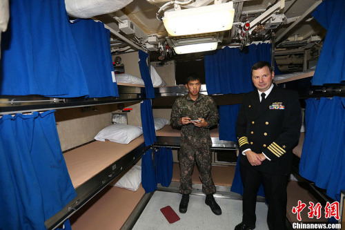 美海军“俄亥俄”号核动力潜艇内部照片。 美海军“俄亥俄”号核动力潜艇内部照片。