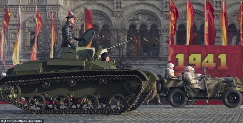 俄罗斯举行盛大阅兵式纪念红场阅兵71周年。 俄罗斯举行盛大阅兵式纪念红场阅兵71周年。