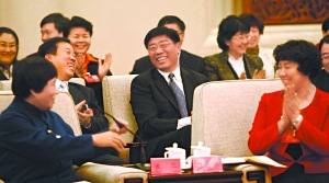 图中左一为支芬。刘平 摄 图中左一为支芬。刘平 摄