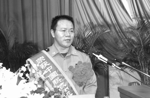 图为总装某研究所高级工程师韩珺礼。 图为总装某研究所高级工程师韩珺礼。