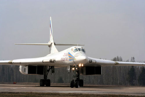 资料图:俄军现役图160战略轰炸机 资料图:俄军现役图160战略轰炸机