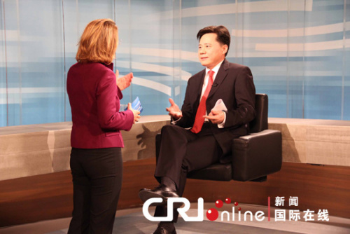 中国驻瑞士大使吴恳接受瑞士国家电视台专访。记者 刘素云 摄 中国驻瑞士大使吴恳接受瑞士国家电视台专访。记者 刘素云 摄