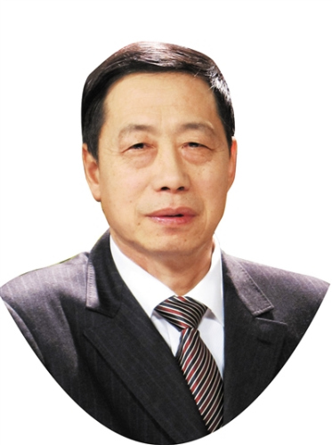 黄苇町 改革的环境也变了。30年前都是“光脚的”,改革可以使绝大多数人受益,容易统一思想。现在都“穿上鞋”了,皆大欢喜的普惠改革越来越少,改革处于“两难”,总要触动一部分人的利益。现在既得利益阶层产生了改革惰性,不愿意再改了。 ——《求是》杂志研究员、《红旗》出版社原副总编辑黄苇町 黄苇町 改革的环境也变了。30年前都是“光脚的”,改革可以使绝大多数人受益,容易统一思想。现在都“穿上鞋”了,皆大欢喜的普惠改革越来越少,改革处于“两难”,总要触动一部分人的利益。现在既得利益阶层产生了改革惰性,不愿意再改了。 ——《求是》杂志研究员、《红旗》出版社原副总编辑黄苇町