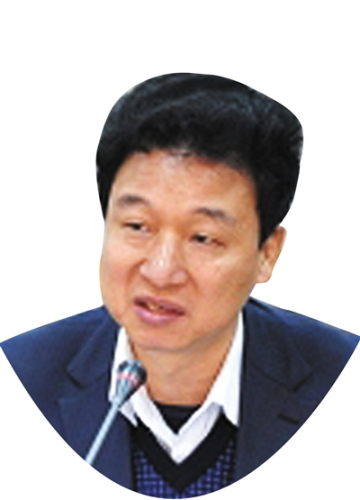 秦前红 政治改革的焦点是司法体制改革,司法体制改革就像撬动地球的杠杆,它的成本不是最高的,但效果是最明显的,司法体制改革能带来其他改革的突破。政治文明就是政治问题法律化,法律问题程序化。 ——武汉大学法学院教授秦前红 秦前红 政治改革的焦点是司法体制改革,司法体制改革就像撬动地球的杠杆,它的成本不是最高的,但效果是最明显的,司法体制改革能带来其他改革的突破。政治文明就是政治问题法律化,法律问题程序化。 ——武汉大学法学院教授秦前红