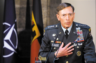 因婚外情辞职的中情局局长彼得雷乌斯 因婚外情辞职的中情局局长彼得雷乌斯