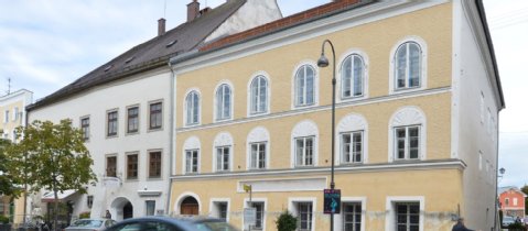 位于奥地利小镇布劳瑙的希特勒老宅。 位于奥地利小镇布劳瑙的希特勒老宅。