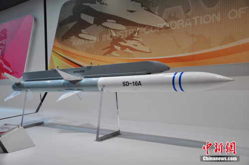 航展上展示的SD-10A中距空空导弹 航展上展示的SD-10A中距空空导弹