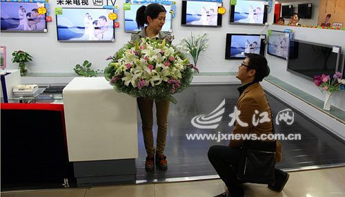 男子浪漫求婚 男子浪漫求婚