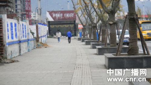 毕节市七星关区5名流浪儿童死亡事发地的垃圾箱已经被移走 毕节市七星关区5名流浪儿童死亡事发地的垃圾箱已经被移走