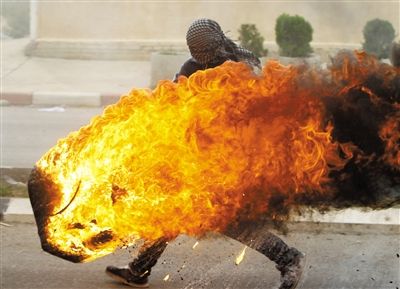 18�գ�Լ��������������һ������˹̹ѧ����ȼ�յ����������Ծ�����ʾ����Է�������ɳ�� 