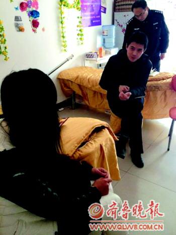 心理咨询师正在与“lisa”进行交流。 通讯员 齐梅 摄 心理咨询师正在与“lisa”进行交流。 通讯员 齐梅 摄