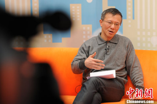 北京大学法学院教授,中国宪法学会副会长张千帆11月28日做客<a target='_blank' href='http://www.chinanews.com/' >中新网</a>谈“异地高考”,他近两年曾三次向国务院、教育部递交“异地高考”建议书。 <a target='_blank' href='http://www.chinanews.com/' >中新网</a>记者 张龙云 摄 北京大学法学院教授,中国宪法学会副会长张千帆11月28日做客<a target='_blank' href='http://www.chinanews.com/' >中新网</a>谈“异地高考”,他近两年曾三次向国务院、教育部递交“异地高考”建议书。 <a target='_blank' href='http://www.chinanews.com/' >中新网</a>记者 张龙云 摄