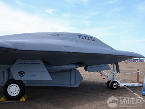 资料图:美军X-47B无人攻击机 资料图:美军X-47B无人攻击机