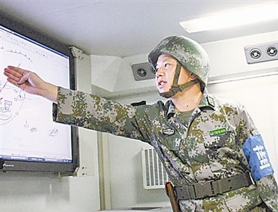 南京军区“电磁蓝军”司令某旅旅长陈骏指挥作战 南京军区“电磁蓝军”司令某旅旅长陈骏指挥作战