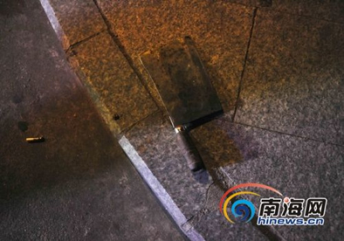 民警夺下的菜刀 民警夺下的菜刀