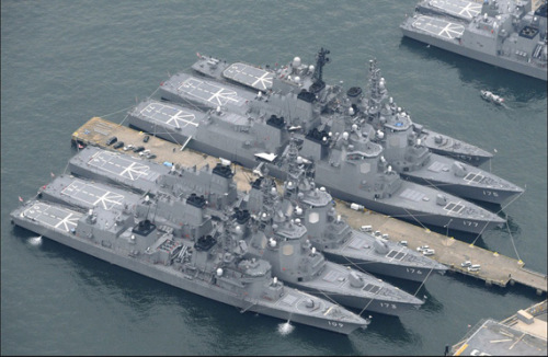 日本海上自卫队“妙高”号、“爱宕”号宙斯盾舰12月5日抵达日长崎佐世保基地。图为日海自“妙高”、“爱宕”、“鸟海”以及“金刚”号宙斯盾舰。 日本海上自卫队“妙高”号、“爱宕”号宙斯盾舰12月5日抵达日长崎佐世保基地。图为日海自“妙高”、“爱宕”、“鸟海”以及“金刚”号宙斯盾舰。