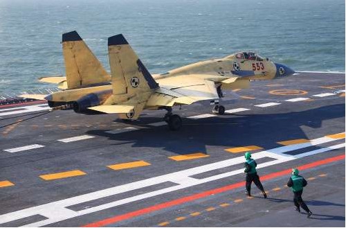 歼-15舰载机在“辽宁舰”上成功起降 歼-15舰载机在“辽宁舰”上成功起降