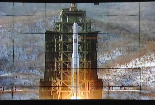 朝鲜发射“光明星3号”卫星。 朝鲜发射“光明星3号”卫星。