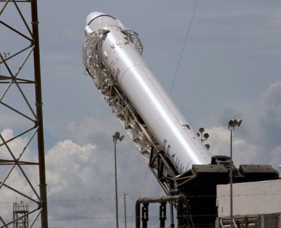 今年5月,美国公司SpaceX的“龙”飞船在佛州发射升空,前往国际空间站。 今年5月,美国公司SpaceX的“龙”飞船在佛州发射升空,前往国际空间站。