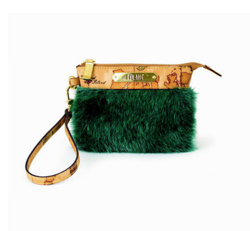 ��ɫë�����ð���ͼ��1A Classe Alviero Martini�ṩ