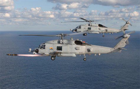资料图:美国海军的MH-60R直升机,功能集以前的SH-60反潜型和HH-60特战/搜救型于一身。 资料图:美国海军的MH-60R直升机,功能集以前的SH-60反潜型和HH-60特战/搜救型于一身。
