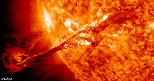 美国宇航局于去年年底拍摄到一次大规模的太阳爆发 美国宇航局于去年年底拍摄到一次大规模的太阳爆发