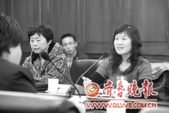 教育界委员在分组讨论。记者 马志勇 摄 教育界委员在分组讨论。记者 马志勇 摄