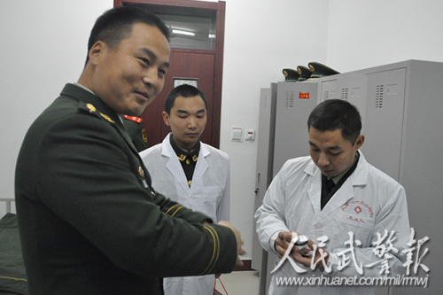 受到官兵欢迎。图片来源:人民武警报 受到官兵欢迎。图片来源:人民武警报
