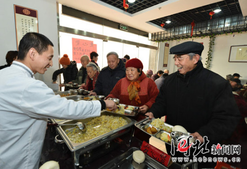 ��1��10�գ�������(��)��ǰ���Ͳ͵����˴򷹡��������¿��ŵĲ͹ݳ�ŵ����һֱΪ70�����������ṩ�����͡��ӱ��ձ����߳��ڷ���