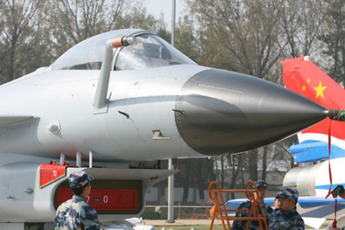 国产歼10战机雷达罩特写 (资料图) 国产歼10战机雷达罩特写 (资料图)