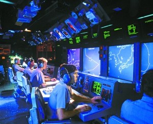 美军文森斯号导弹巡洋舰的宙斯盾系统大型显示装置 美军文森斯号导弹巡洋舰的宙斯盾系统大型显示装置