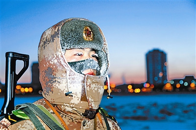 零下36度黑龙江黑河边防团官兵坚守界江哨位