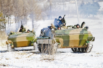 装甲车机动1月9日,沈阳军区某机步旅将部队拉到林海雪原,开展陌生地域