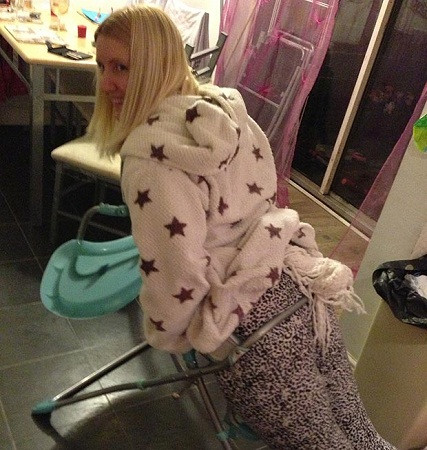 ���������ƺ��������Լ����ӵĶ�ͯ�Σ������β�ȴ�����ӿ�ס