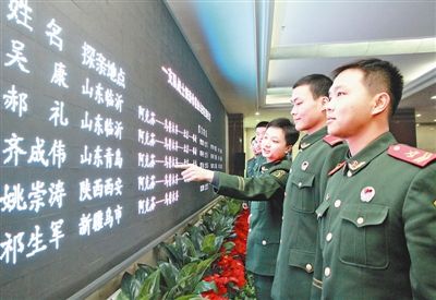 武警新疆生产建设兵团指挥部一支队机关为探亲官兵设计的“曲线回家”路线图。李玉童摄 武警新疆生产建设兵团指挥部一支队机关为探亲官兵设计的“曲线回家”路线图。李玉童摄