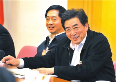 昨天,市人▲大代表、市委书记郭金龙参加通州团审议。 昨天,市人▲大代表、市委书记郭金龙参加通州团审议。