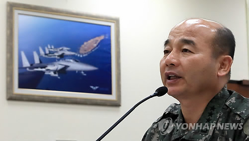 韩国联合参谋本部议长郑承兆6日出席国会国防委员会会议,回答国会议员提问。(韩联社) 韩国联合参谋本部议长郑承兆6日出席国会国防委员会会议,回答国会议员提问。(韩联社)