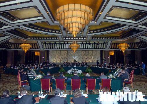 2005年11月9日,朝核问题第五轮六方会谈在北京钓鱼台国宾馆芳菲苑开始举行。 新华社记者 李晓果摄 2005年11月9日,朝核问题第五轮六方会谈在北京钓鱼台国宾馆芳菲苑开始举行。 新华社记者 李晓果摄