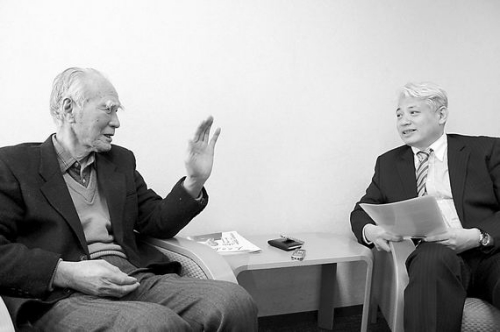 日本前首相村山富市接受《环球时报》专访(吴晓乐 摄) 日本前首相村山富市接受《环球时报》专访(吴晓乐 摄)