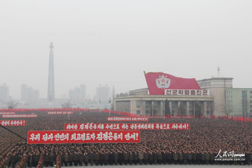 2013年2月14日,朝鲜在首都平壤的金日成广场举行了超过10万人参加的平壤市军民联欢大会,庆祝第三次地下核试验成功。摄影:人民网记者 王莉 2013年2月14日,朝鲜在首都平壤的金日成广场举行了超过10万人参加的平壤市军民联欢大会,庆祝第三次地下核试验成功。摄影:人民网记者 王莉