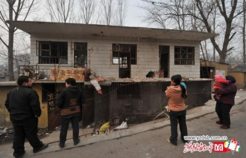 爆炸的赵家小楼满目疮痍。燕赵都市网记者陈建宇摄 爆炸的赵家小楼满目疮痍。燕赵都市网记者陈建宇摄